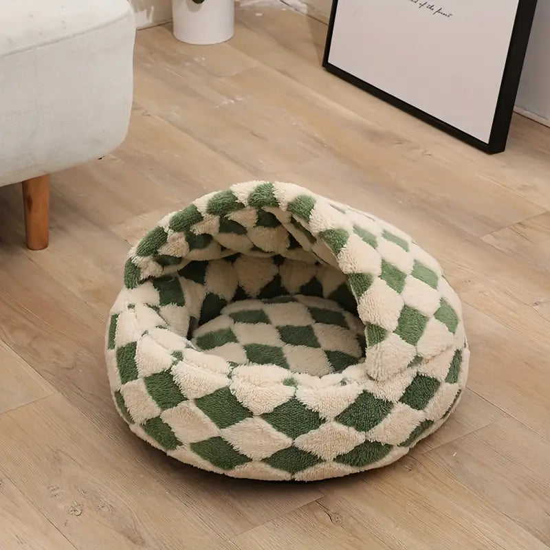 Secure and warm shell-shaped dog bed
