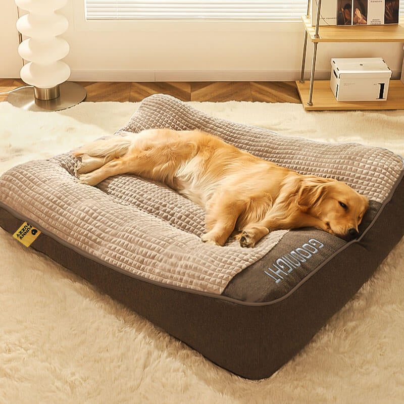 Spacious and cozy orthopedic bed for dogs.