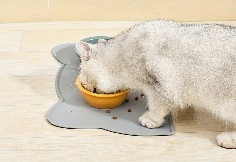 Heavy-duty feeding mat with anti-spill design in grey color