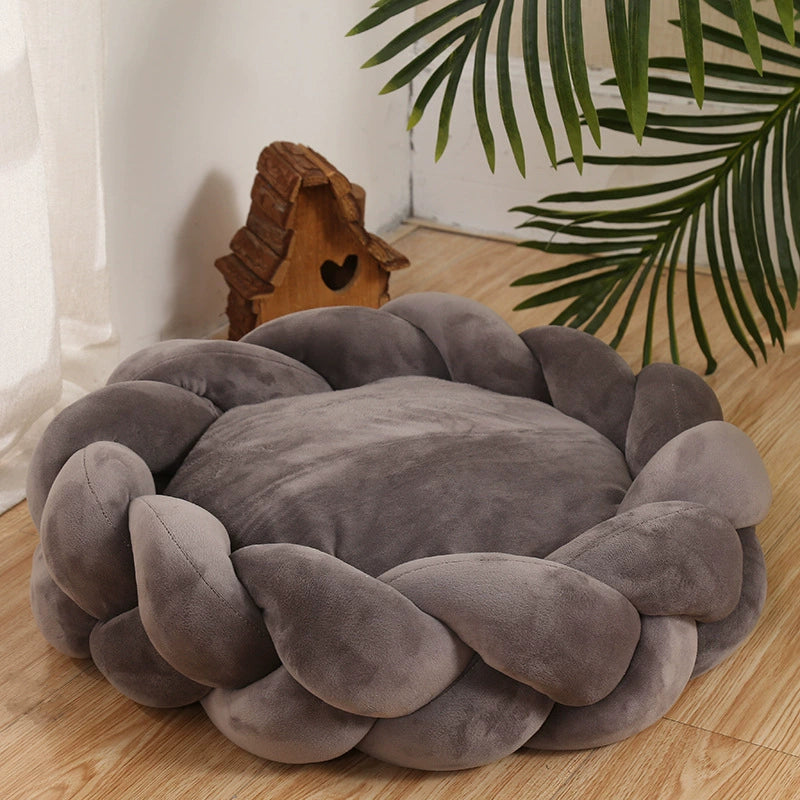 Winter Plush Non Slip Pet Bed for Deep Sleep: Round Knotted Cat & Dog Nest Black