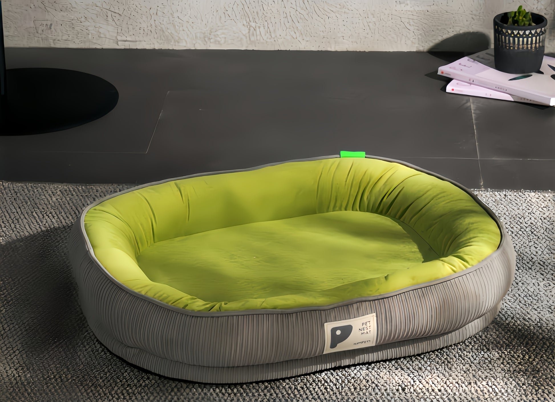 Warm and Cozy Dog Bed: Perfect for All Seasons in Green Color