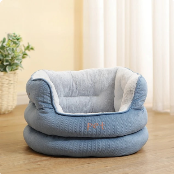 Deluxe plush cat bed with a 2-in-1 design