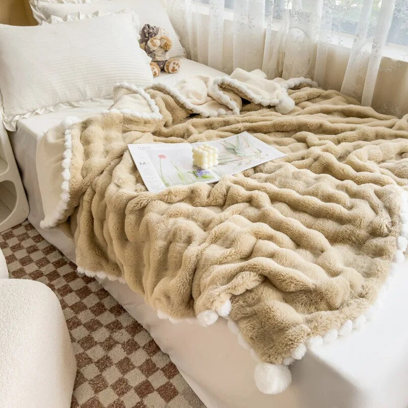 Cozy Bubble Plush Throw Blanket: Warm, Pet-Friendly, and Stylish