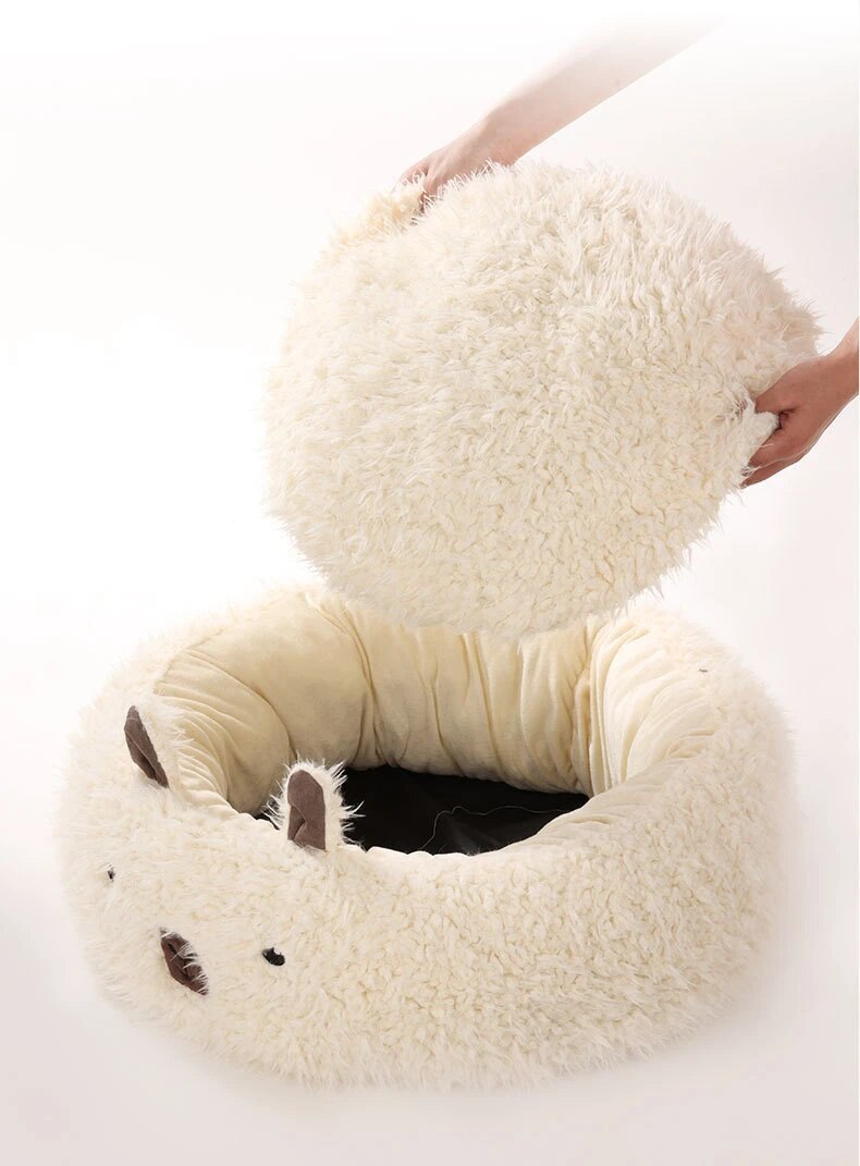 Plush cat bed with a cute alpaca motif, ensuring a cozy and warm resting spot for your pet