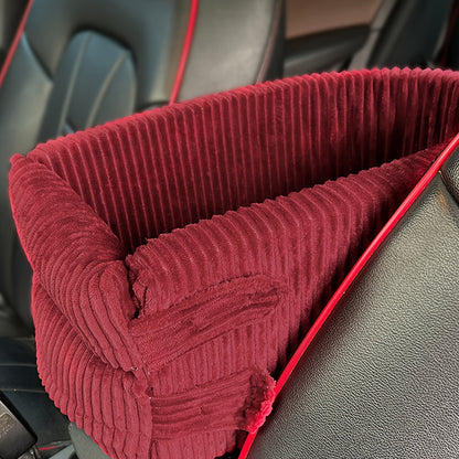 Easy-to-clean pet carrier for year-round use in burgundy color